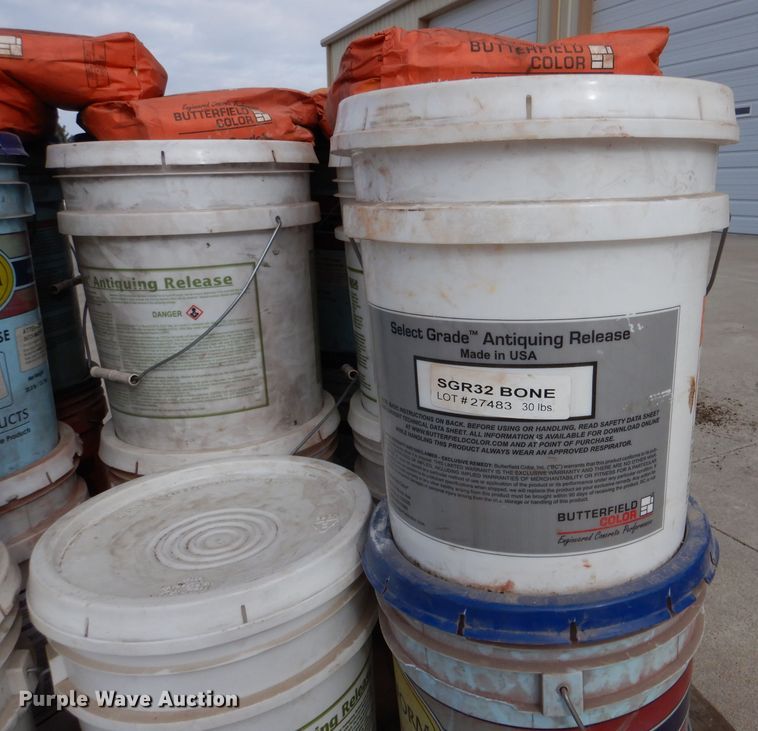 image for item IV9977 2003 Concrete Edge  curb equipment trailer