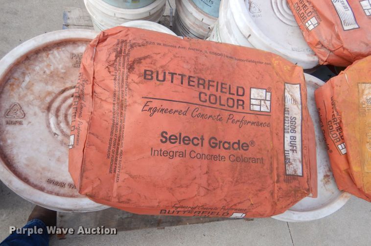 image for item IV9977 2003 Concrete Edge  curb equipment trailer