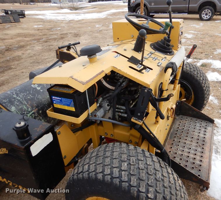 image for item IV9979 Bucyrus M4226D  sod installer