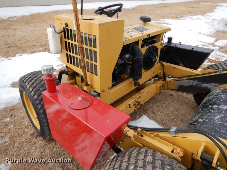 image for item IV9979 Bucyrus M4226D  sod installer