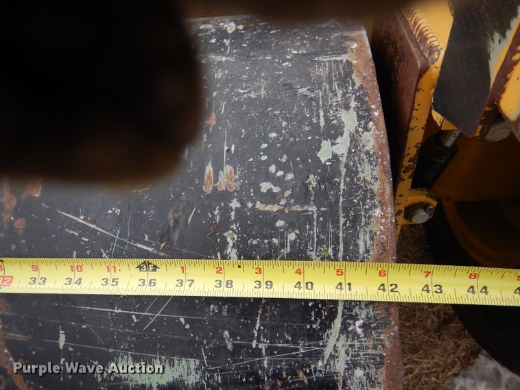 image for item IV9979 Bucyrus M4226D  sod installer