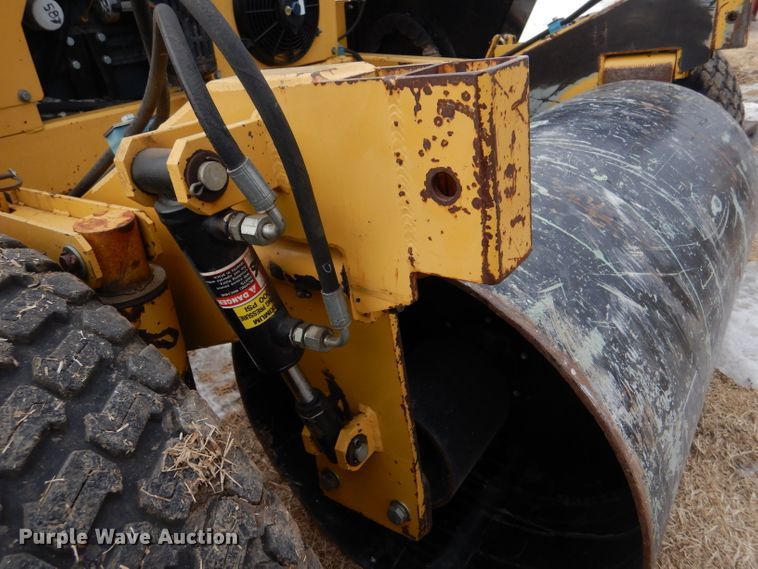 image for item IV9979 Bucyrus M4226D  sod installer