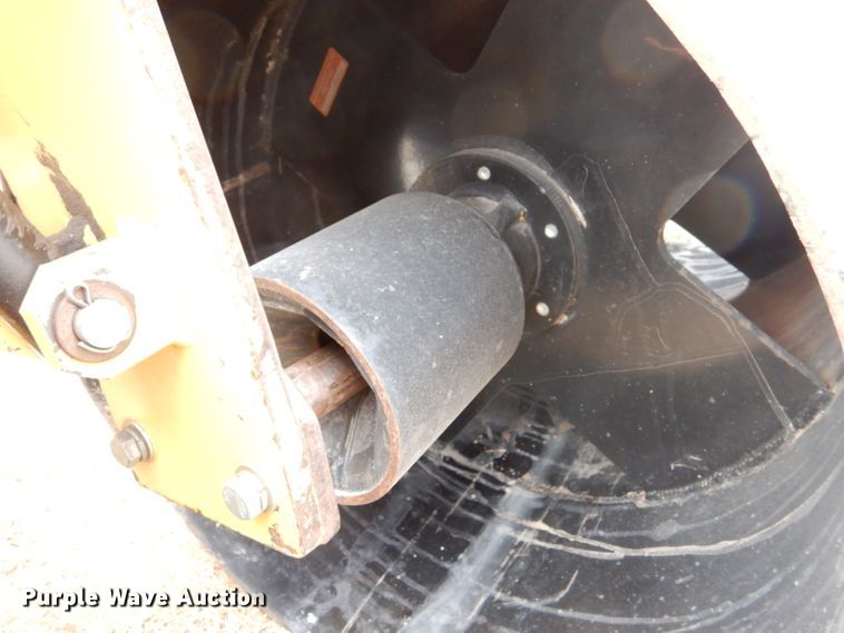 image for item IV9979 Bucyrus M4226D  sod installer