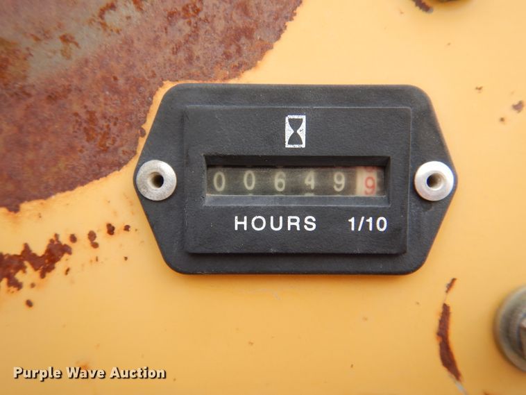 image for item IV9979 Bucyrus M4226D  sod installer