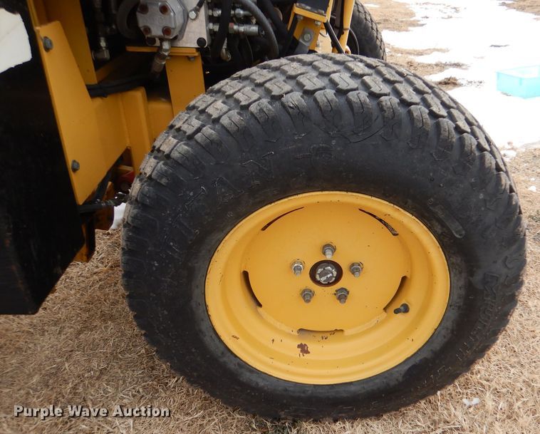 image for item IV9979 Bucyrus M4226D  sod installer