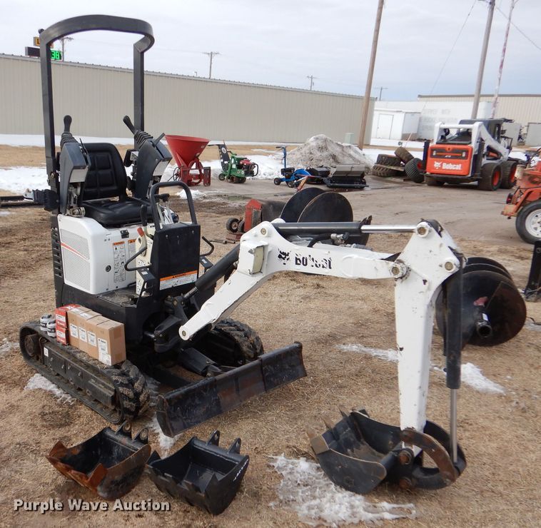 image for item IV9981 2015 Bobcat 418  mini excavator