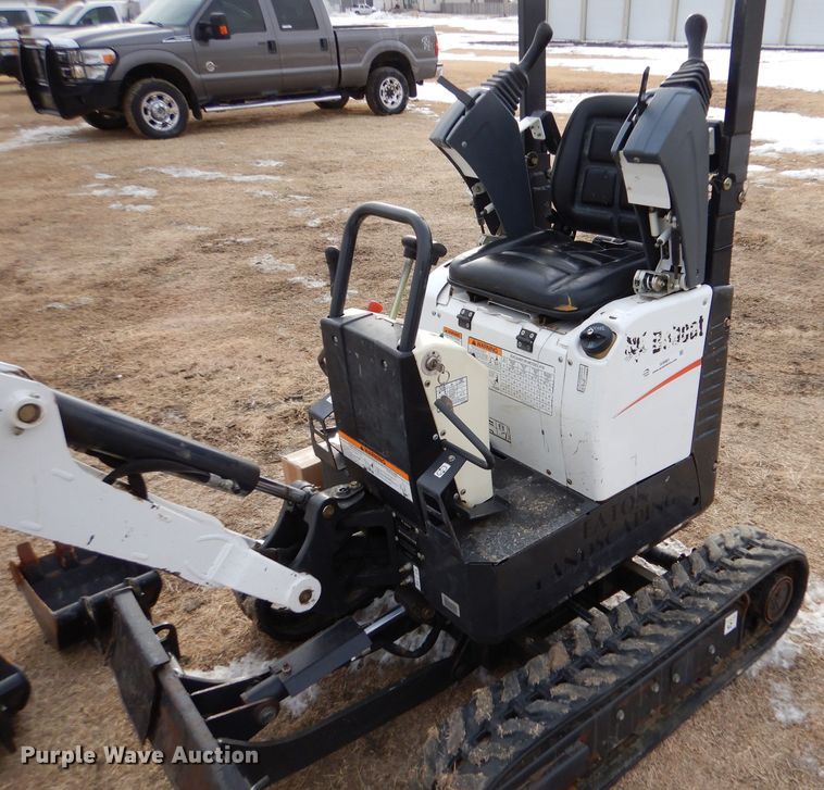 image for item IV9981 2015 Bobcat 418  mini excavator