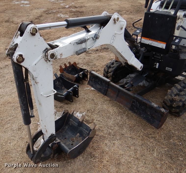 image for item IV9981 2015 Bobcat 418  mini excavator