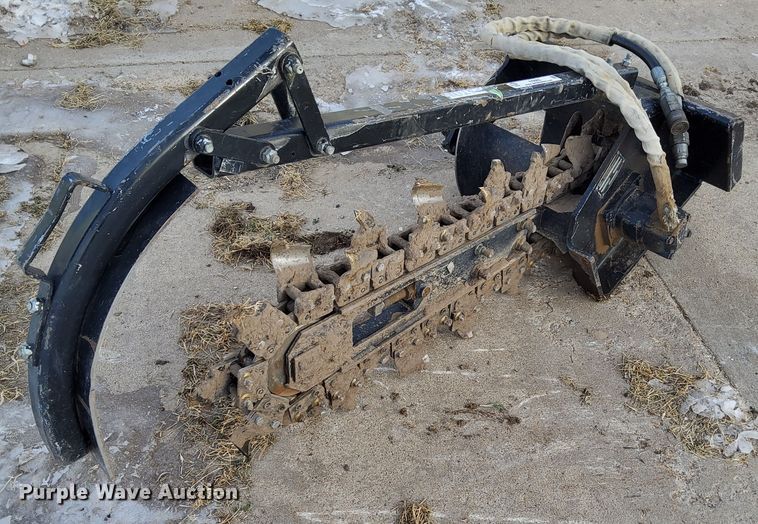 image for item IV9983 2007 Ditch Witch  compact utility loader trencher