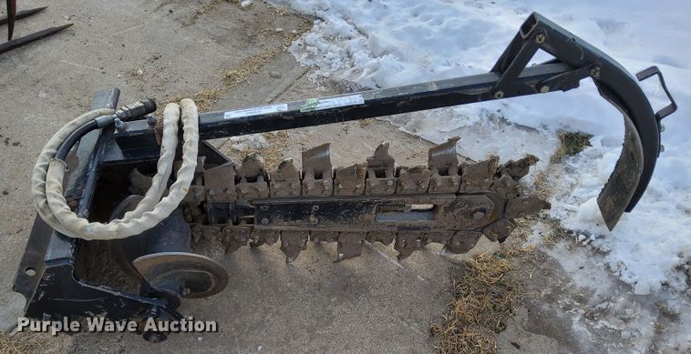 image for item IV9983 2007 Ditch Witch  compact utility loader trencher