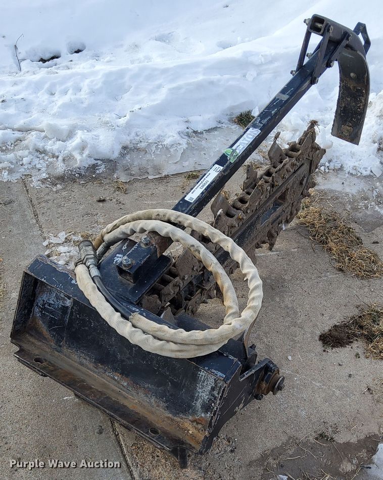 image for item IV9983 2007 Ditch Witch  compact utility loader trencher