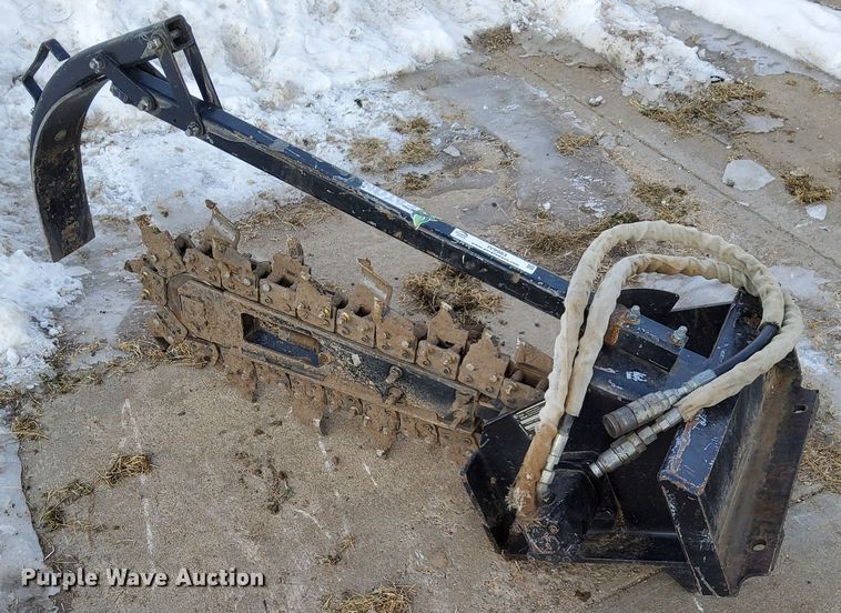 image for item IV9983 2007 Ditch Witch  compact utility loader trencher