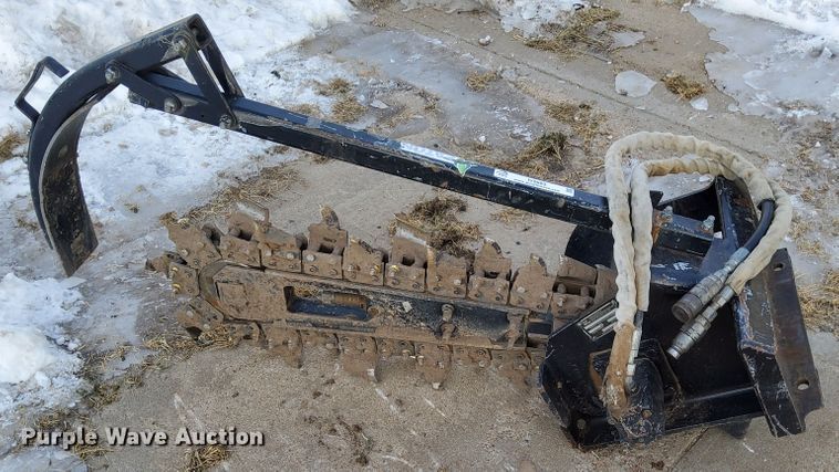 image for item IV9983 2007 Ditch Witch  compact utility loader trencher