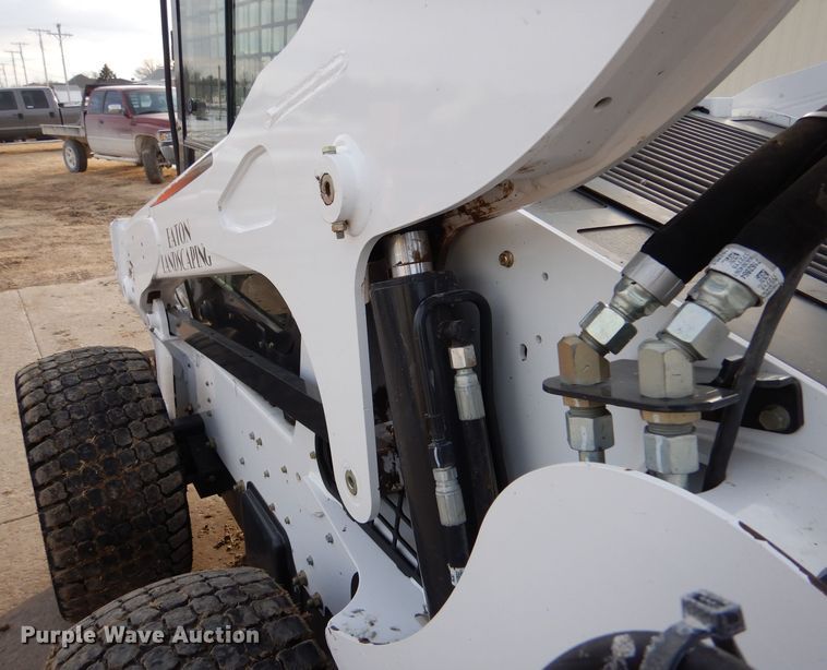 image for item IV9992 2015 Bobcat A770  skid steer loader