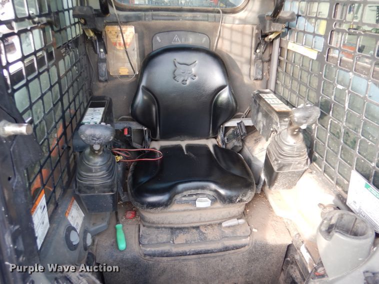 image for item IV9992 2015 Bobcat A770  skid steer loader