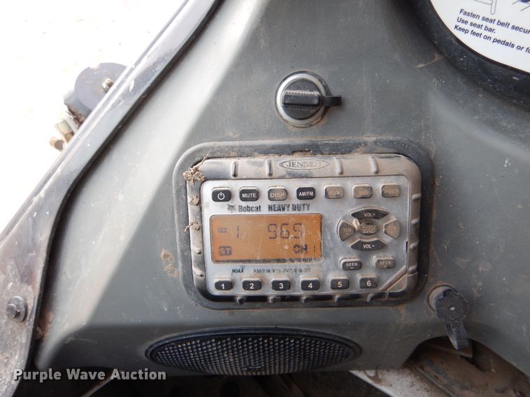 image for item IV9992 2015 Bobcat A770  skid steer loader