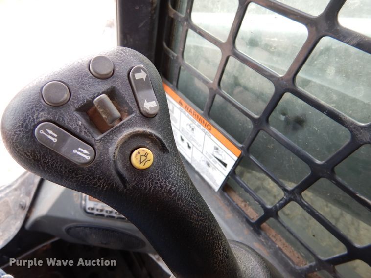 image for item IV9992 2015 Bobcat A770  skid steer loader