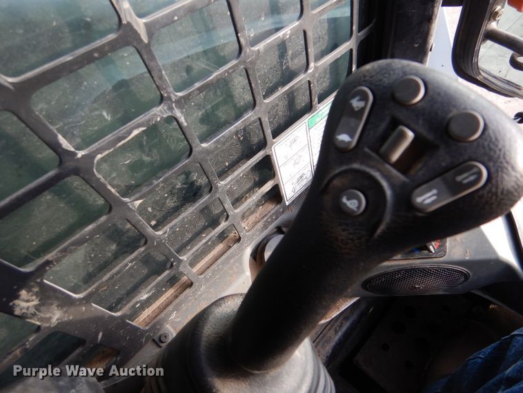 image for item IV9992 2015 Bobcat A770  skid steer loader