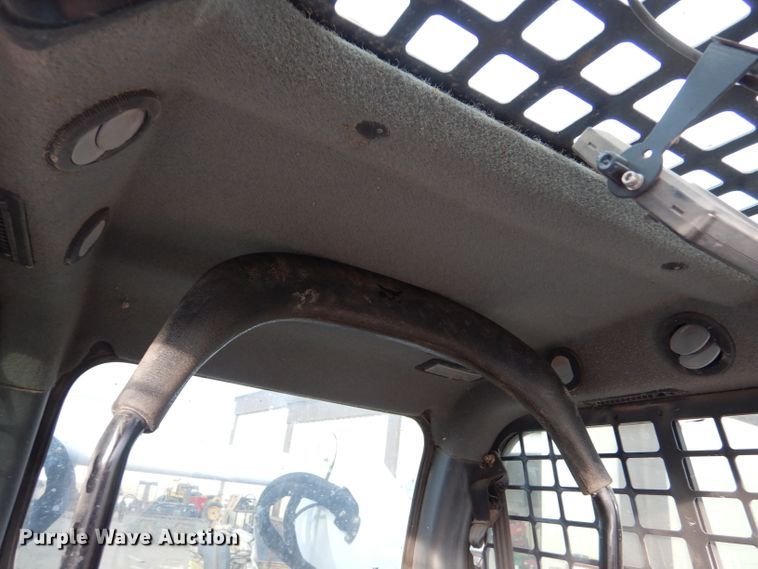 image for item IV9992 2015 Bobcat A770  skid steer loader