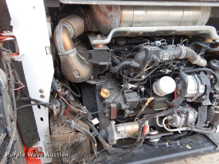 image for item IV9992 2015 Bobcat A770  skid steer loader