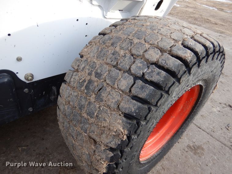 image for item IV9992 2015 Bobcat A770  skid steer loader