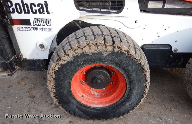image for item IV9992 2015 Bobcat A770  skid steer loader