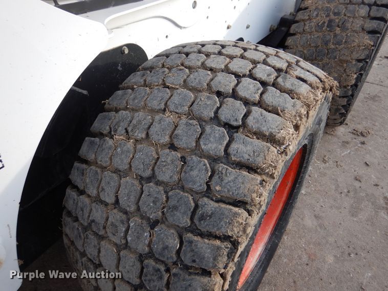 image for item IV9992 2015 Bobcat A770  skid steer loader