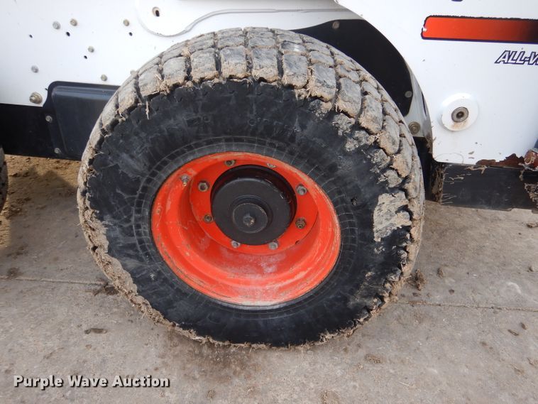 image for item IV9992 2015 Bobcat A770  skid steer loader