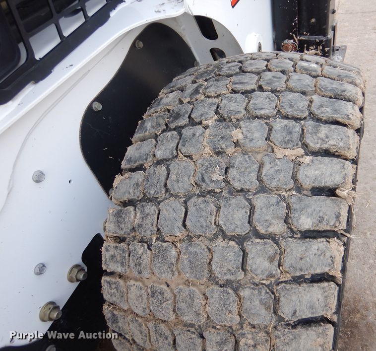 image for item IV9992 2015 Bobcat A770  skid steer loader