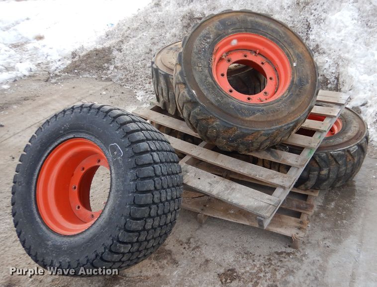 image for item IV9992 2015 Bobcat A770  skid steer loader