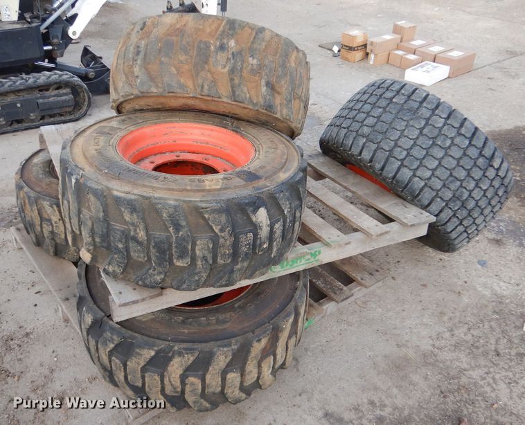 image for item IV9992 2015 Bobcat A770  skid steer loader