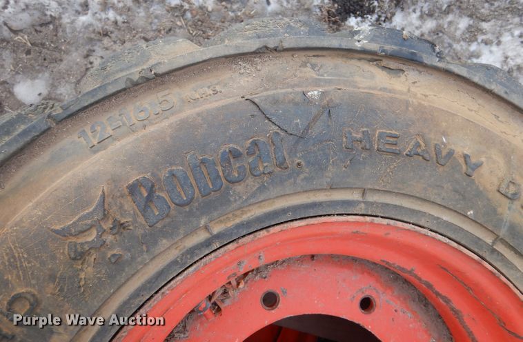 image for item IV9992 2015 Bobcat A770  skid steer loader