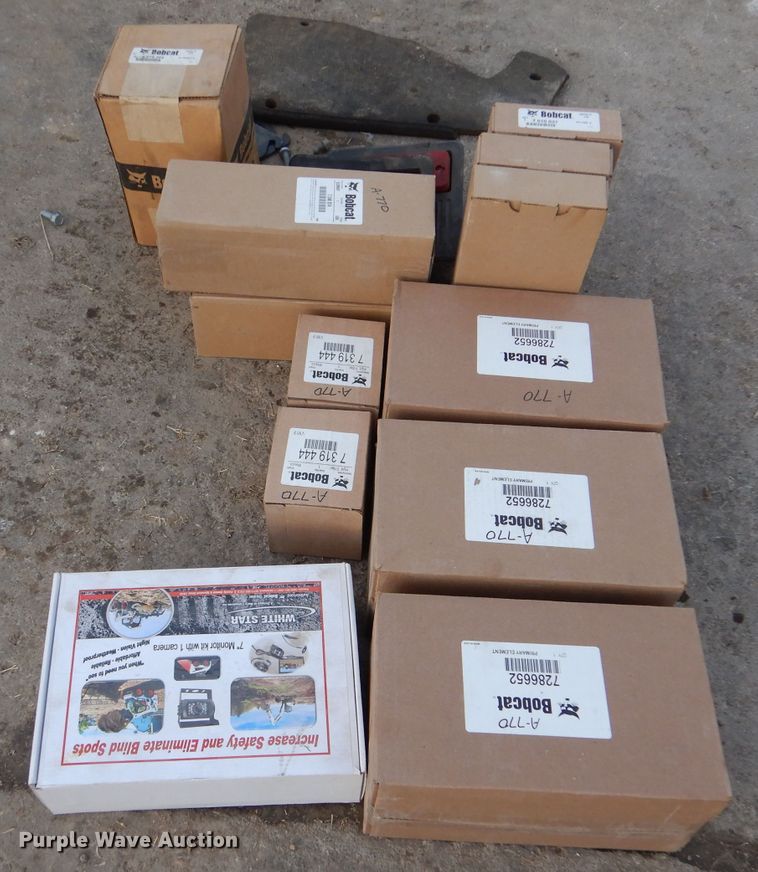 image for item IV9992 2015 Bobcat A770  skid steer loader