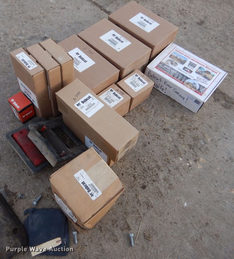 image for item IV9992 2015 Bobcat A770  skid steer loader