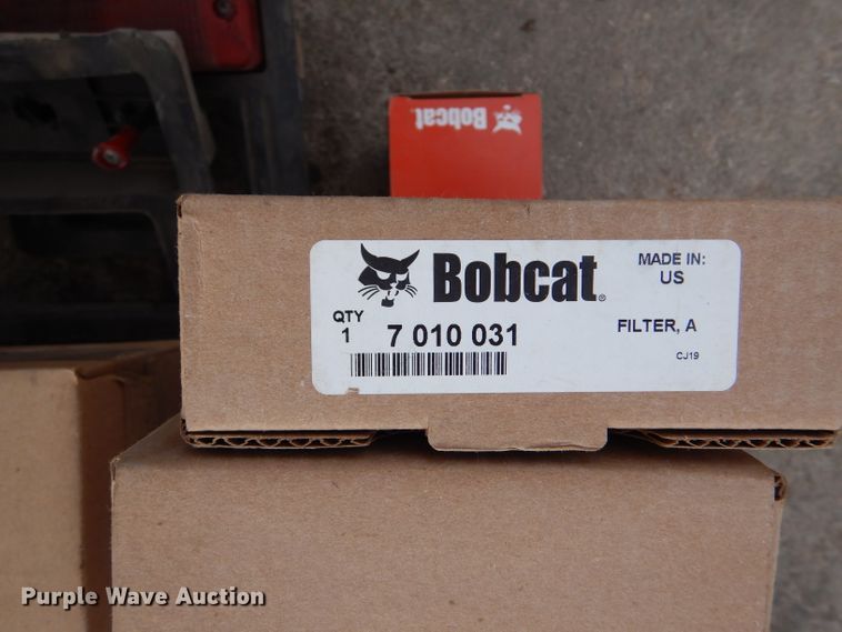 image for item IV9992 2015 Bobcat A770  skid steer loader