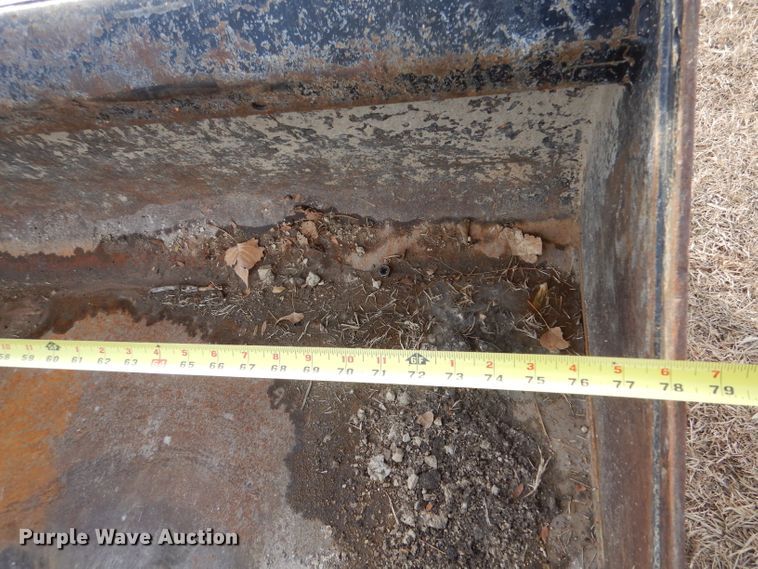 image for item IV9993 Bobcat 80" W skid steer bucket