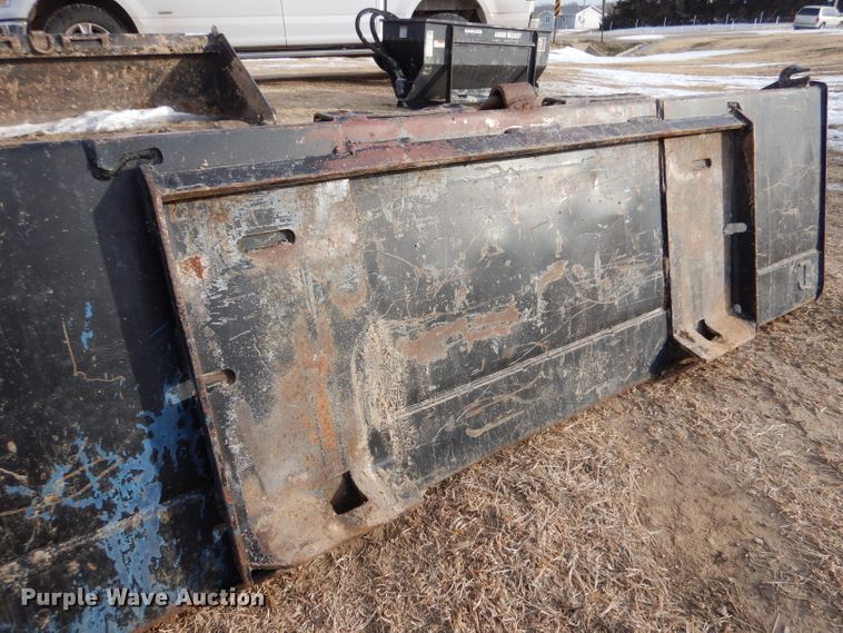 image for item IV9993 Bobcat 80" W skid steer bucket