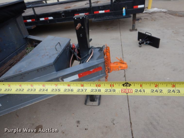 image for item IV9995 2015 Lamar  dump trailer