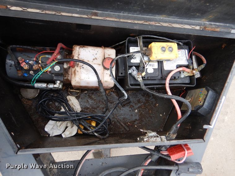 image for item IV9995 2015 Lamar  dump trailer