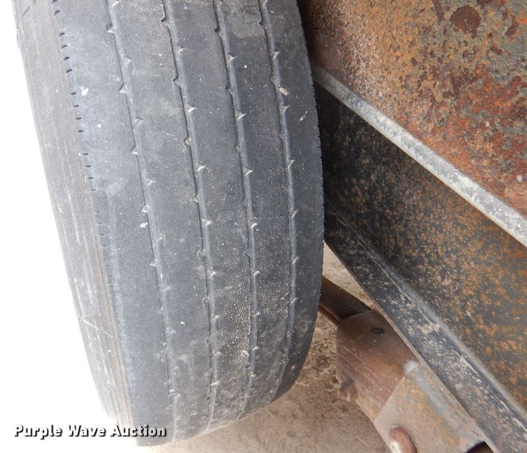 image for item IV9995 2015 Lamar  dump trailer