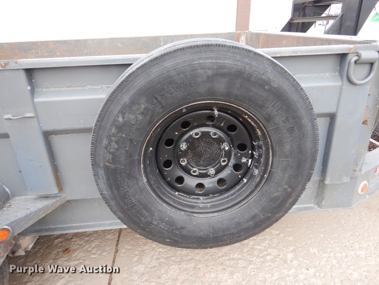 image for item IV9995 2015 Lamar  dump trailer