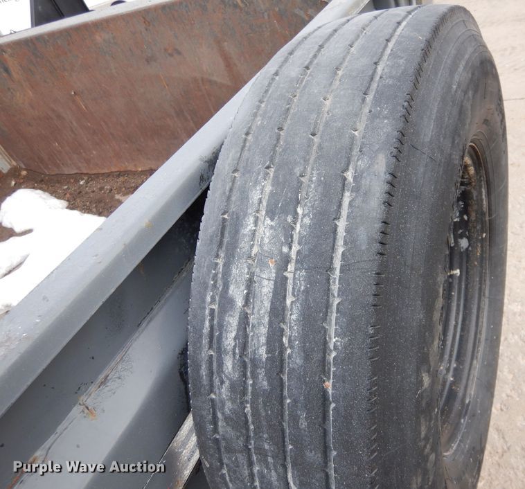 image for item IV9995 2015 Lamar  dump trailer