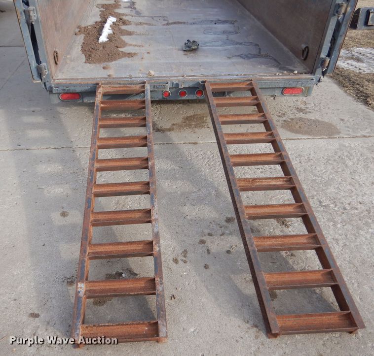 image for item IV9995 2015 Lamar  dump trailer