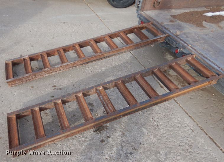 image for item IV9995 2015 Lamar  dump trailer