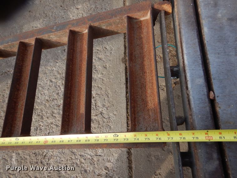 image for item IV9995 2015 Lamar  dump trailer