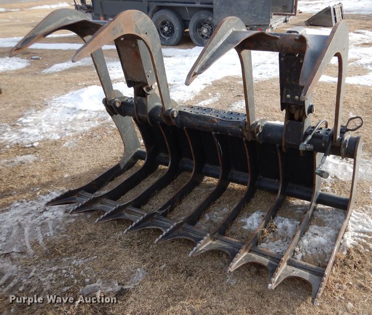 image for item IV9996 Bobcat 72"W skid steer grapple bucket