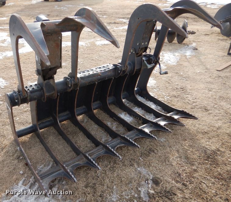 image for item IV9996 Bobcat 72"W skid steer grapple bucket