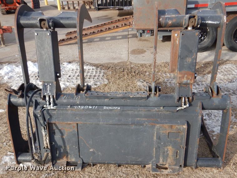 image for item IV9996 Bobcat 72"W skid steer grapple bucket