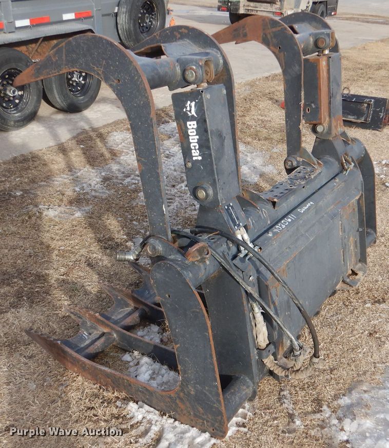 image for item IV9996 Bobcat 72"W skid steer grapple bucket