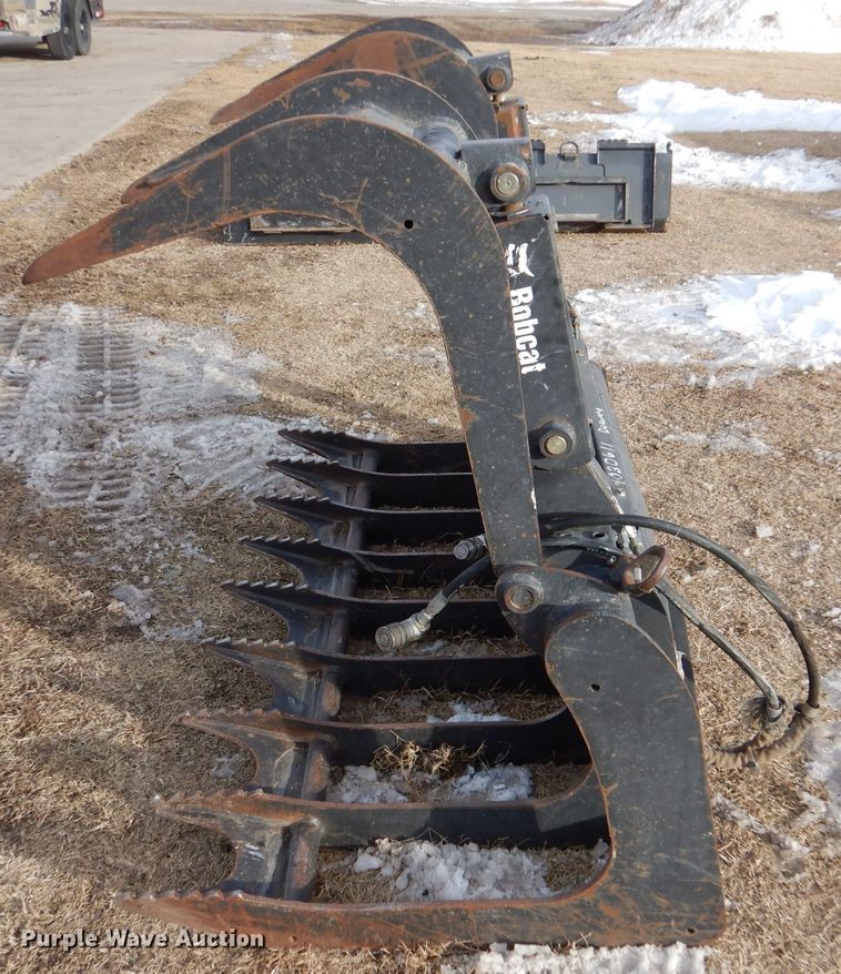 image for item IV9996 Bobcat 72"W skid steer grapple bucket